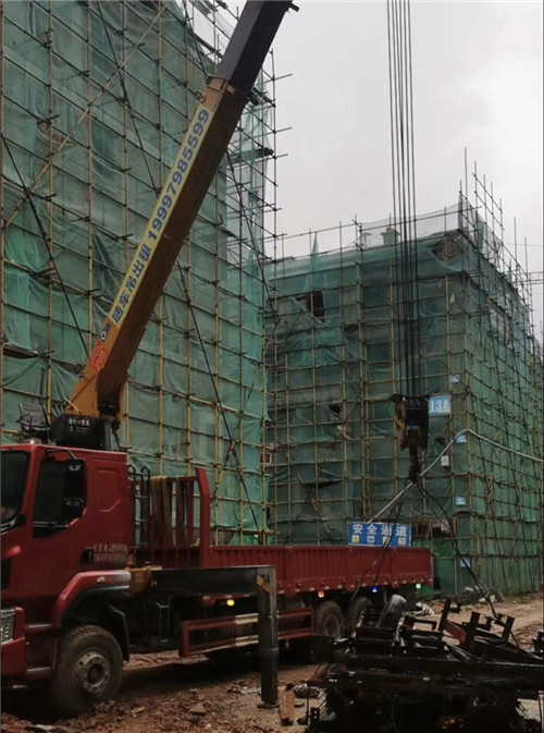 西乡塘区“慢工细活”—— 吊车的 “微动控制” 技术